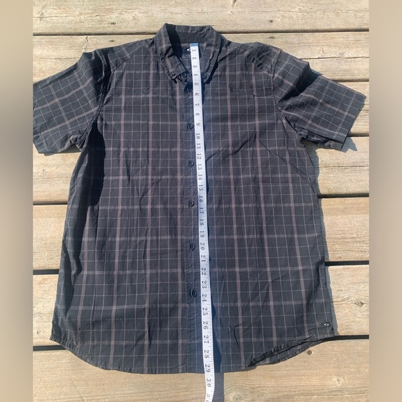 Oakley Men's Plaid Short Sleeve Button-Up Shirt - Black & Gray - Size Large - Picture 6 of 6